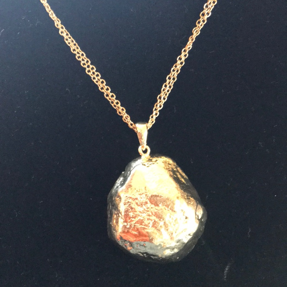 Beautiful Iridescent stone pendant - Picture 2 of 4